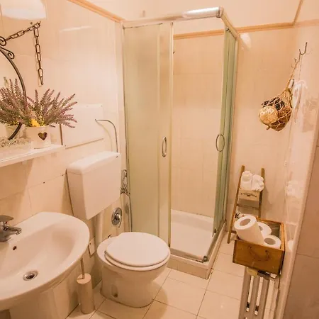 Stazione La Reggia Bed & Breakfast *